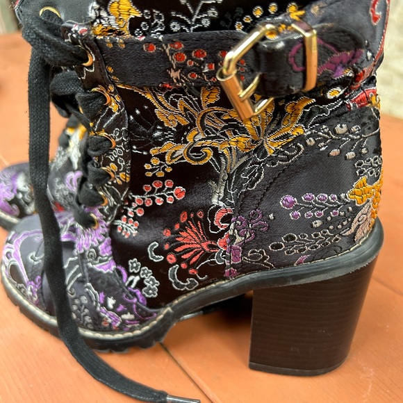Diba floral ankle boots 3” combat boots buckle zipper sides. Black multi Color - Picture 5 of 7